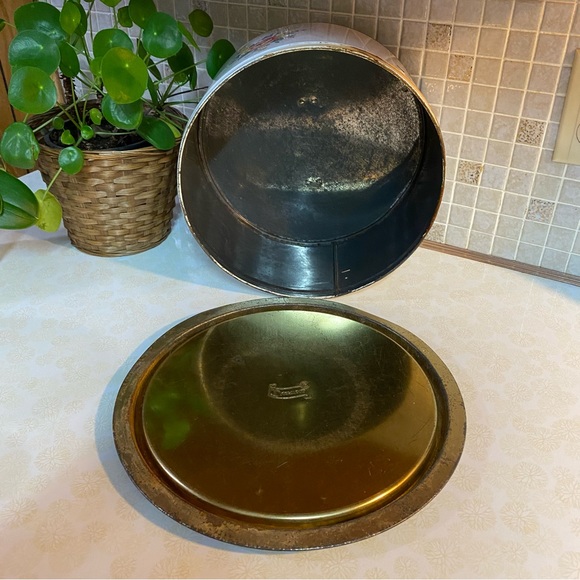 Vintage cake carrier tin cake tin shabby chic farmhouse cottagecore - Picture 6 of 7